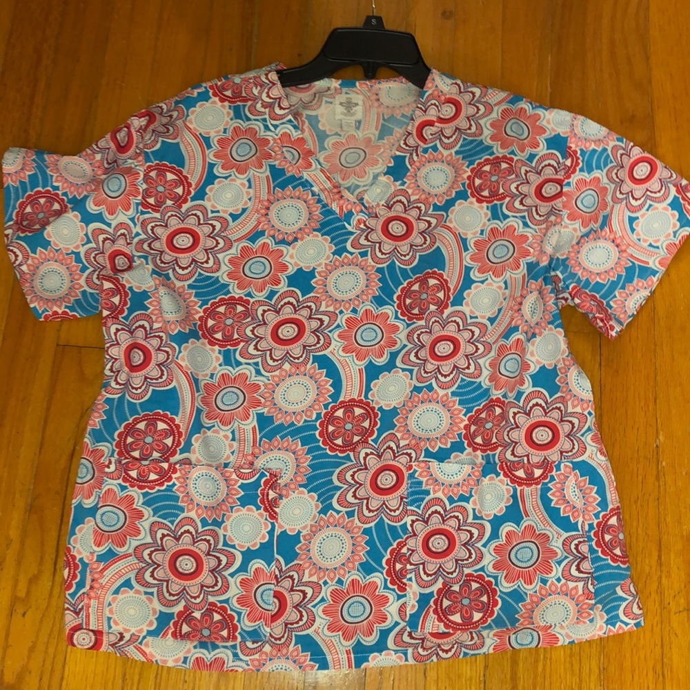 Med Couture scrub top. EUC. Soft stretch material